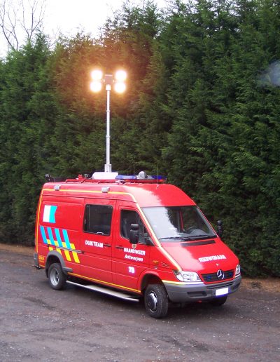 Système d'inclinaison de mât ROOF sur véhicule de secours