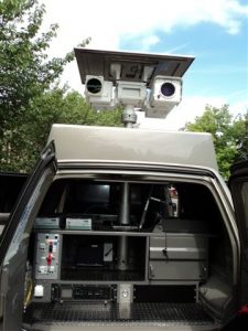 Mât intégré à un véhicule pour la Surveillance et la Securité