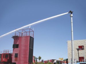 Mât anti-incendie Aquamast en action