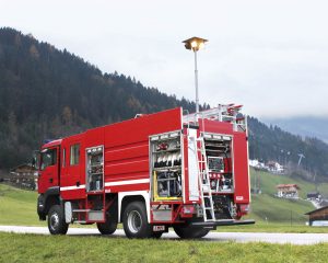 Camion d'intervention pompier avec rampe d'éclairage Led sur mât
