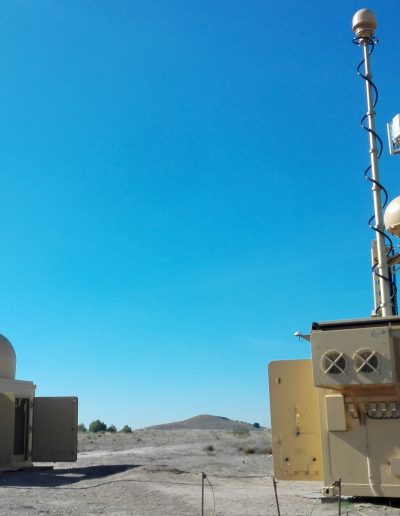 Mâts télescopiques militaire sur container pour la communication militaire