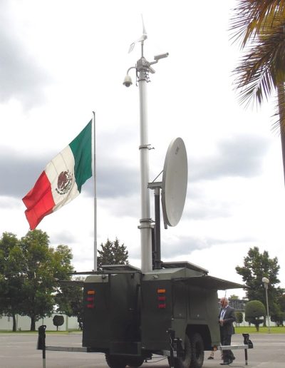 Mat téléscopique militaire de sécurité et de surveillance avec antenne satellite