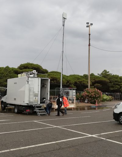 Mats télescopique avec antenne télécom réseaux mobile