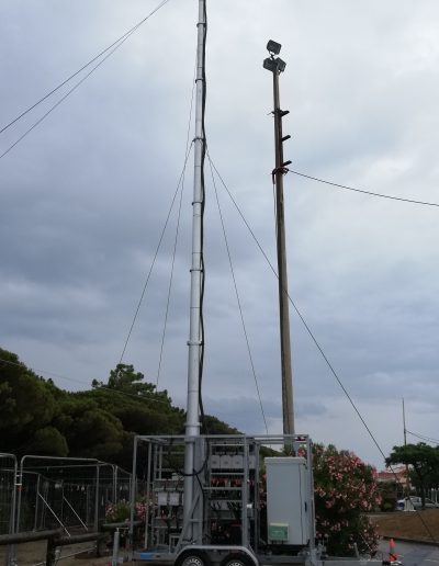 Mats télescopique avec antenne télécom réseaux mobile