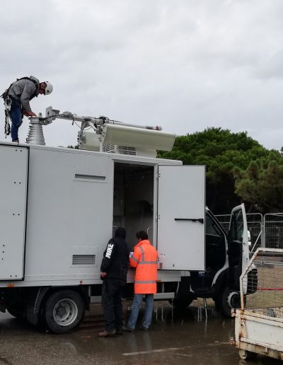 Mats télescopique avec antenne télécom réseaux mobile