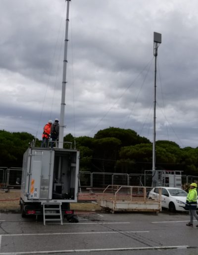 Mats télescopique avec antenne télécom réseaux mobile