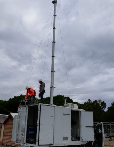 Mats télescopique avec antenne télécommunication mobile
