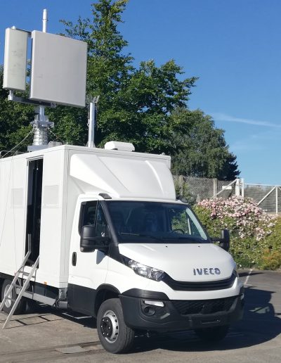 Mats télescopique avec antenne télécommunication mobile