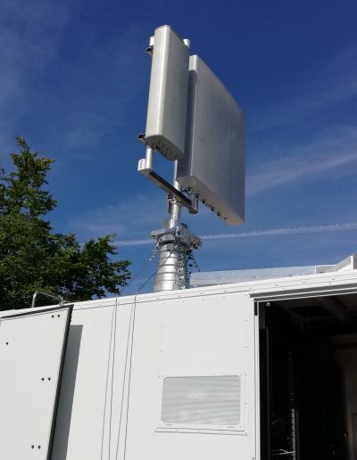 Mats télescopiques avec antenne télécommunication mobile