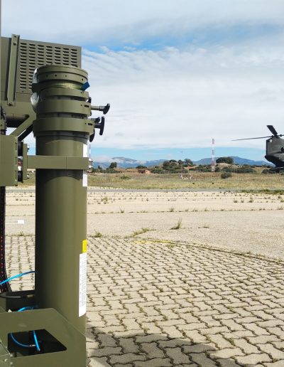 Antenne télescopique pneumatique militaire